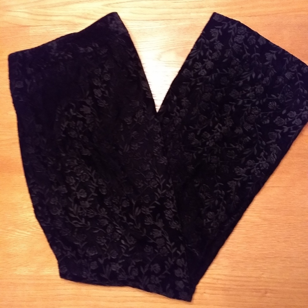 Velvet rose pattern pants